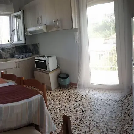 ξυλοκαστρο σπίτι δίπλα στα πεύκα και τη θάλασσα! * Xylokastro