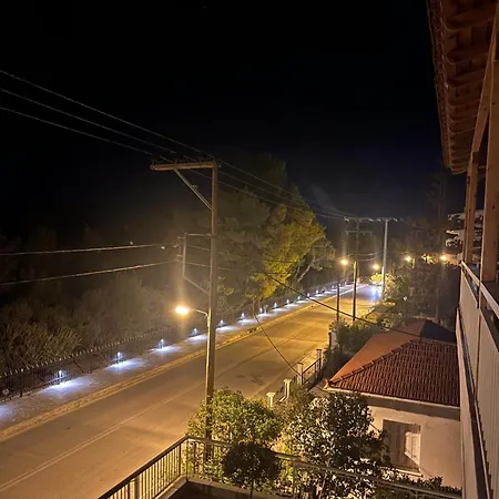 ξυλοκαστρο σπίτι δίπλα στα πεύκα και τη θάλασσα! Apartment Xylokastro